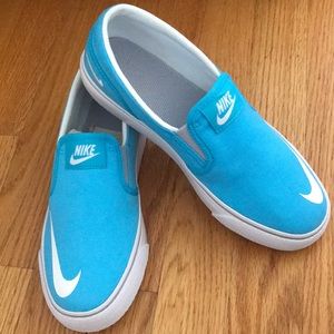 NEW! Nike Slip On Sneaker